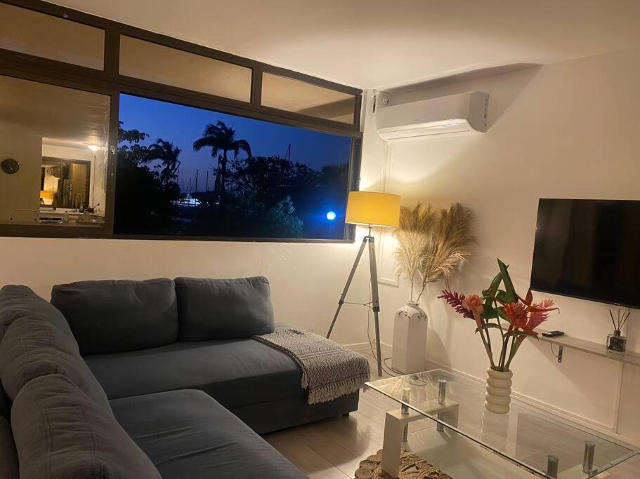 Appart Spacieux Avec Citerne A Eau Et Acces Direct A La Plage Le Gosier  Exterior photo